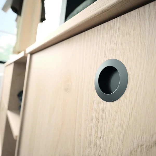 armario aberto com espelho