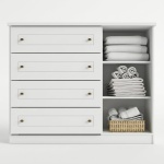Interior da cómoda Tilium Vicawu com prateleiras abertas, ideal para roupa dobrada e organização